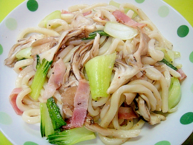 【うま塩】舞茸とチンゲン菜ベーコンの焼きうどん