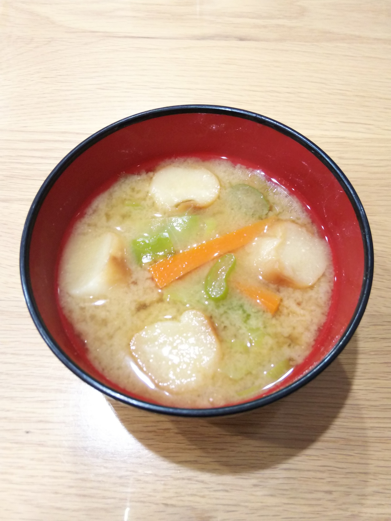 麩と人参キャベツねぎの味噌汁