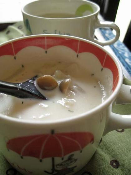 インスタントのカップスープの素が愛情たっぷりのスープにヘンシンしました。
これ、簡単でいいですね。毎朝でもいいわ♪
美味しいレシピをありがとう～(^(エ)^)