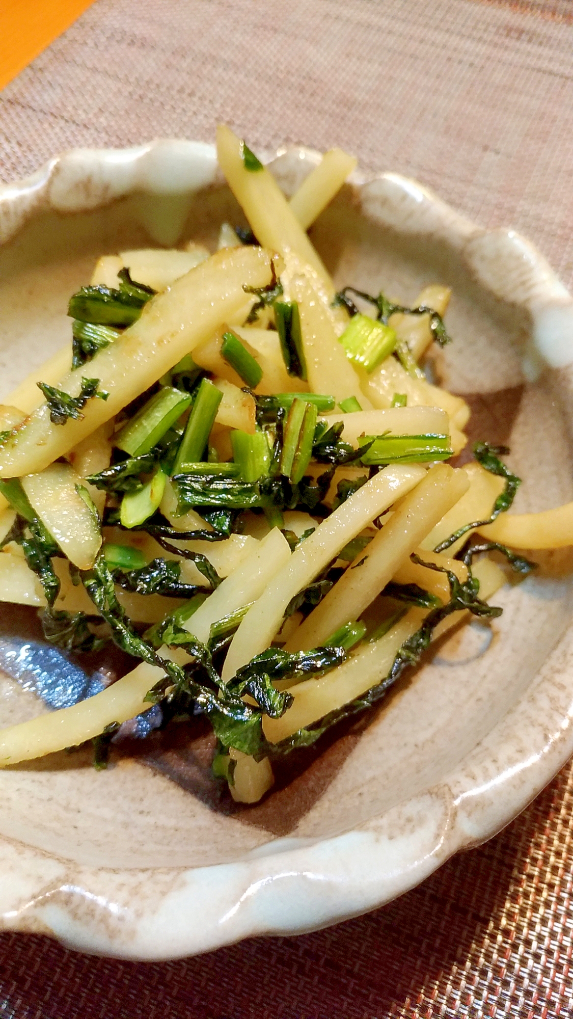 シンプルで美味しい☆じゃが芋と小松菜の塩炒め