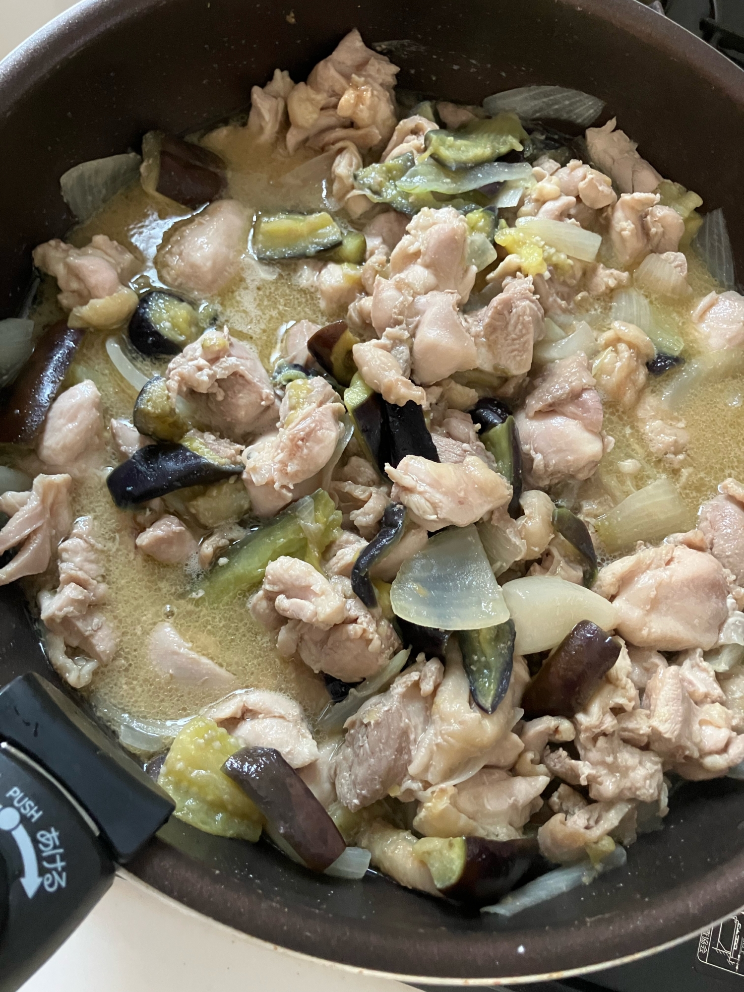 玉ねぎと茄子と鶏肉の味噌炒め