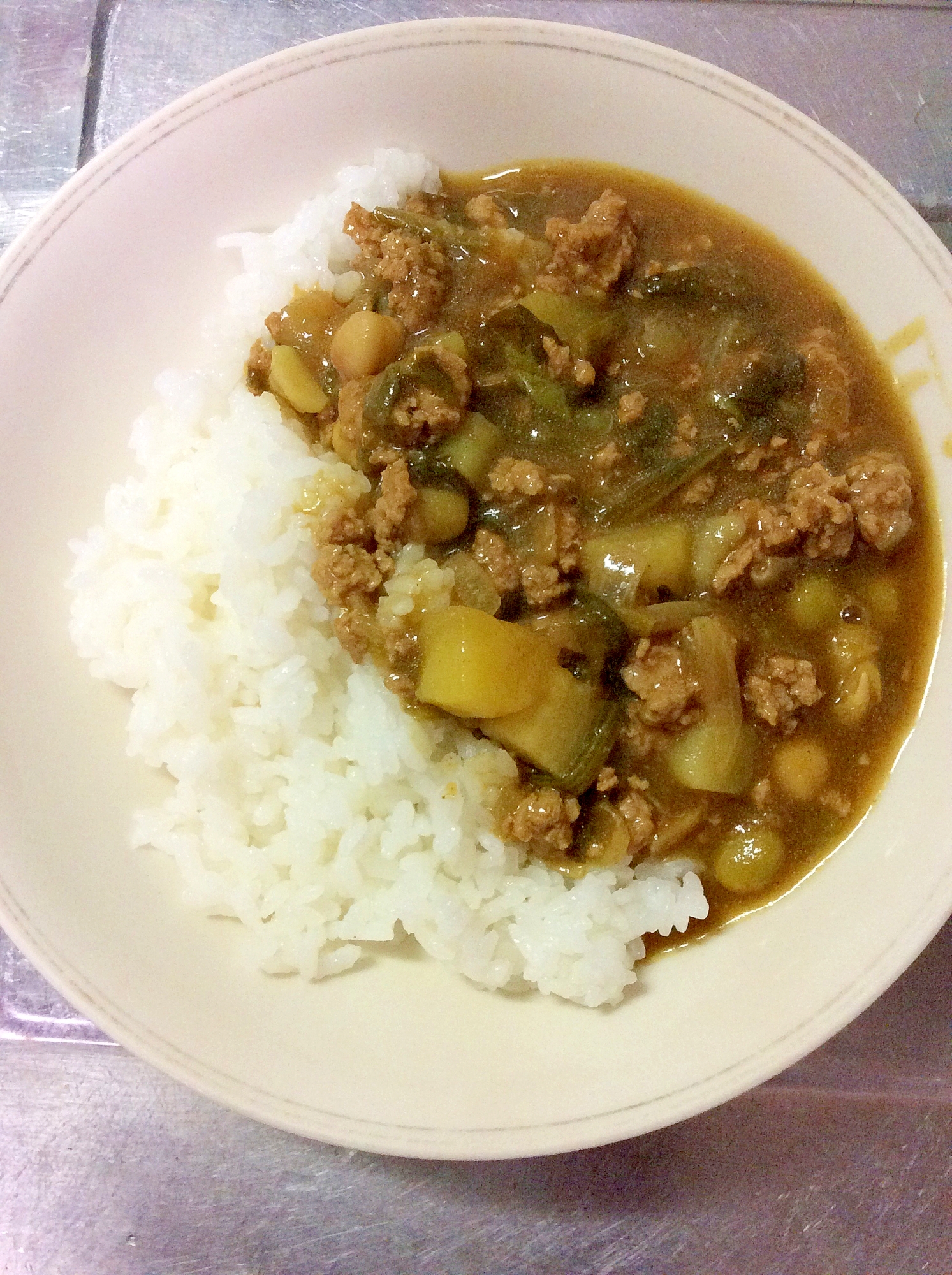 ひき肉と野菜たっぷり♪子供も食べやすいカレー