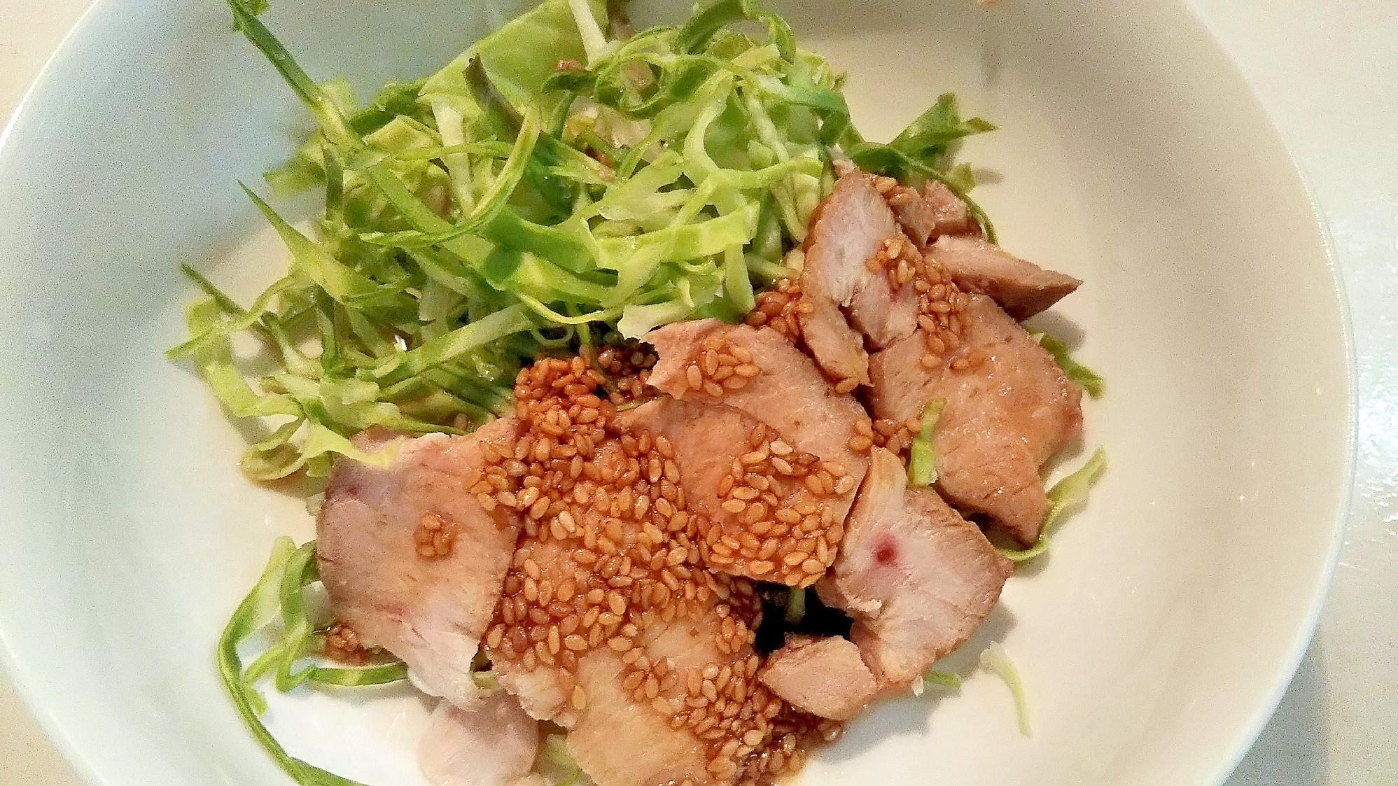 チャーシューとキャベツのサラダ