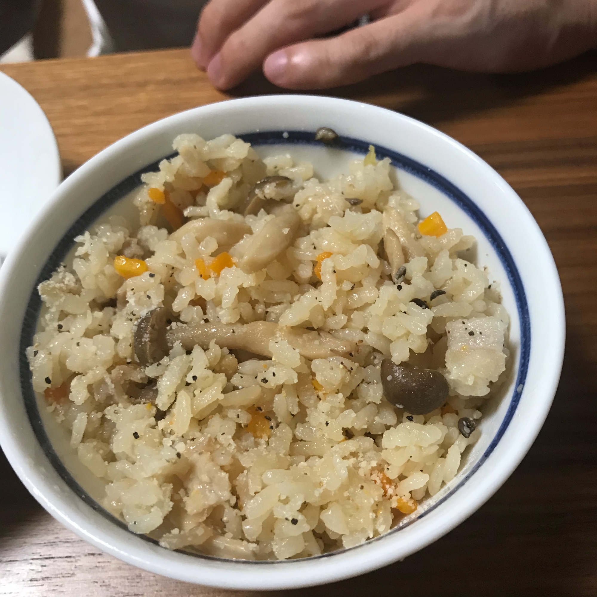 炊飯器でしめじと豚肉のピラフ