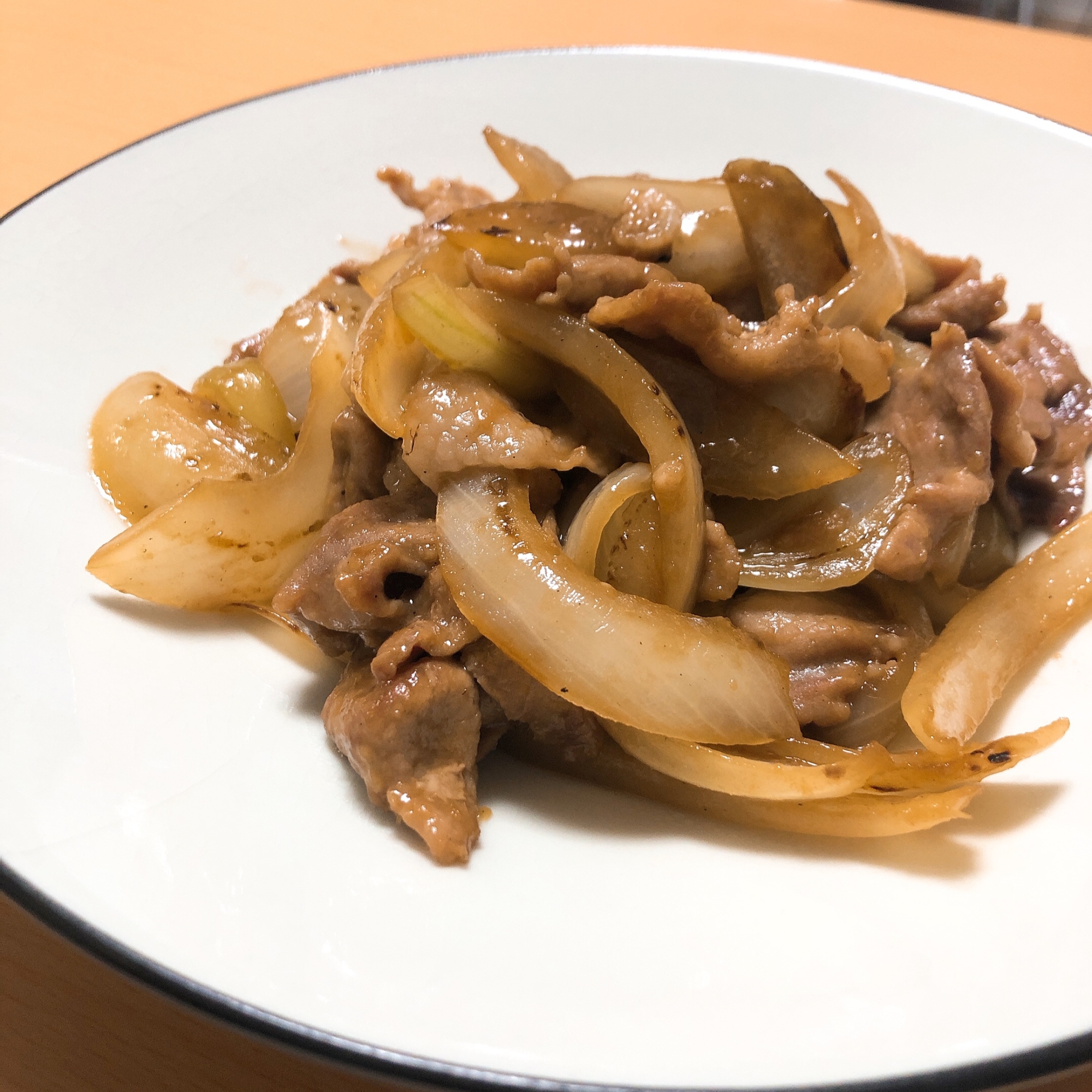 玉ねぎが決めて！豚こま肉の生姜焼き