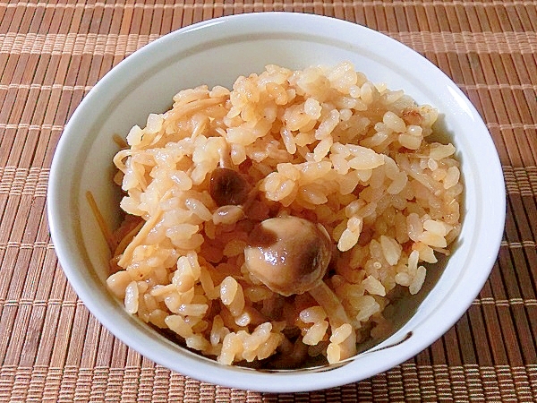 しめじとなめ茸のシンプル炊き込みご飯 レシピ 作り方 By さくらもっち 楽天レシピ