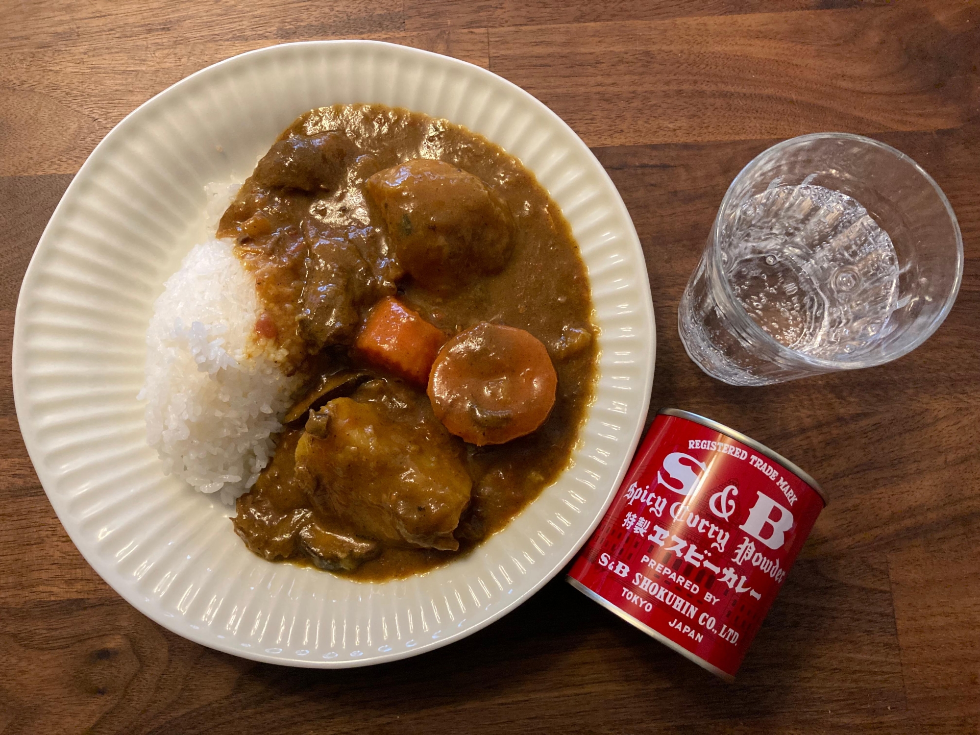 S&B赤缶でルゥから作る、昔風ライスカレー