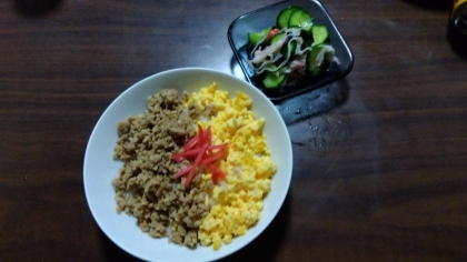 ふわふわ卵の二色丼