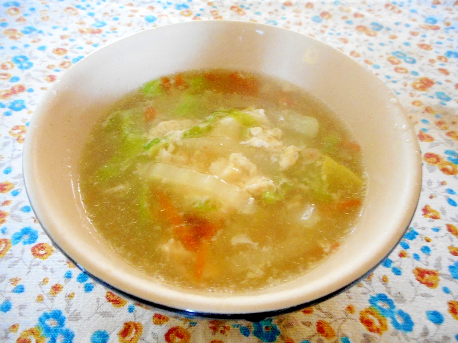 白菜とにんじんの卵スープ