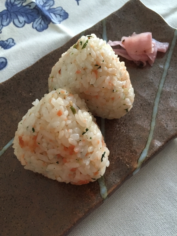 お弁当にも！鮭・菜めしおにぎり♪