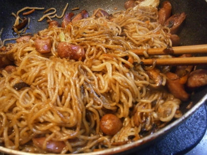 野菜とソーセージの焼きそば