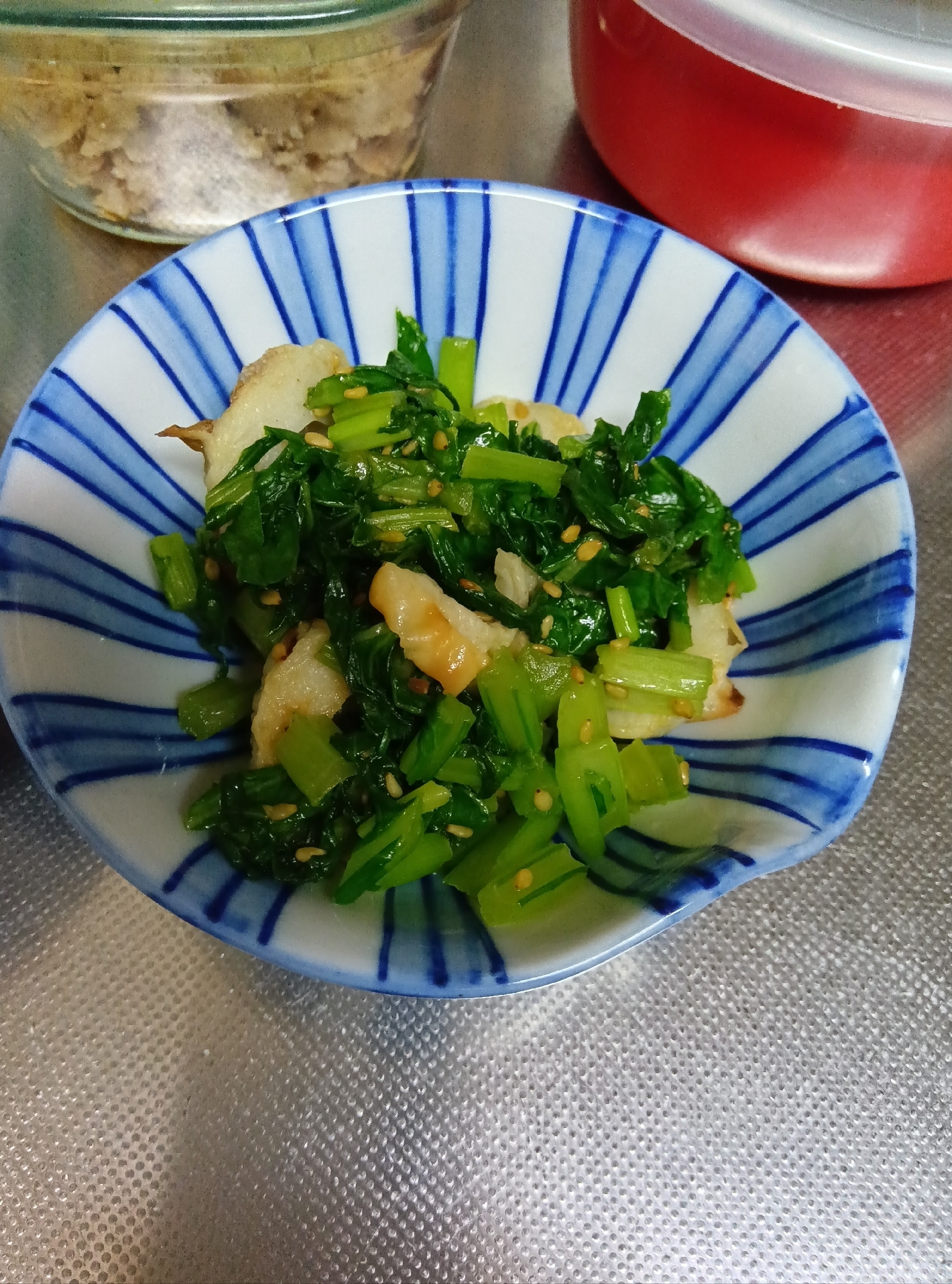 かぶの葉とちくわのごま炒め