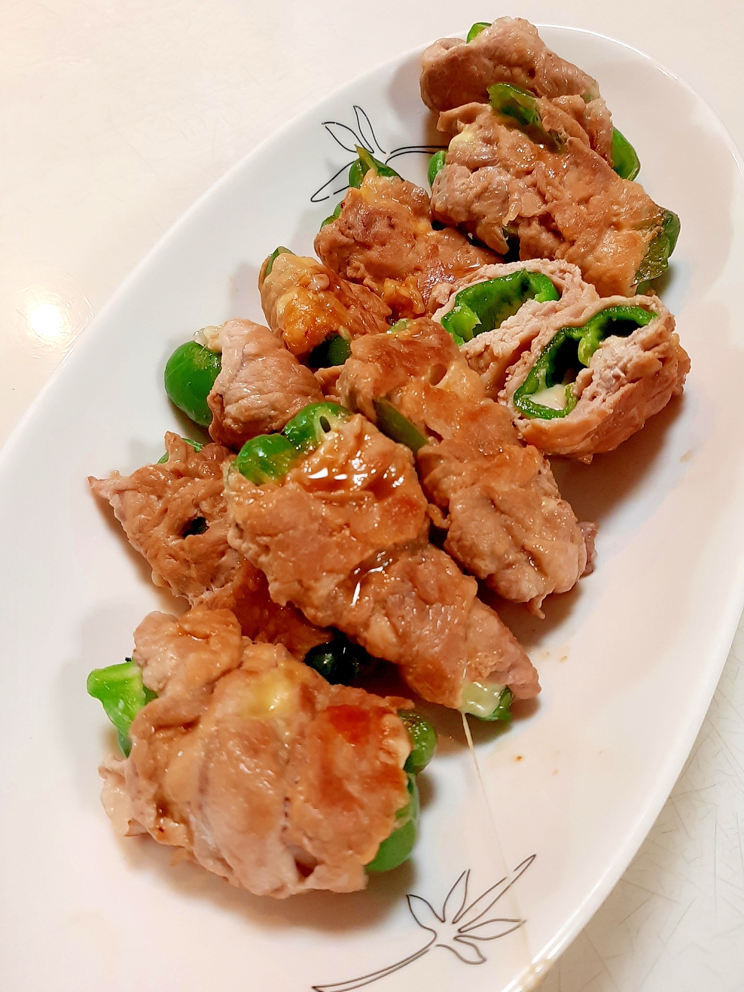 国産チーズで♪ピーマンのとろ~りチーズ肉巻き