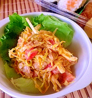 タイのシーチキンは超辛かった…サラダ！