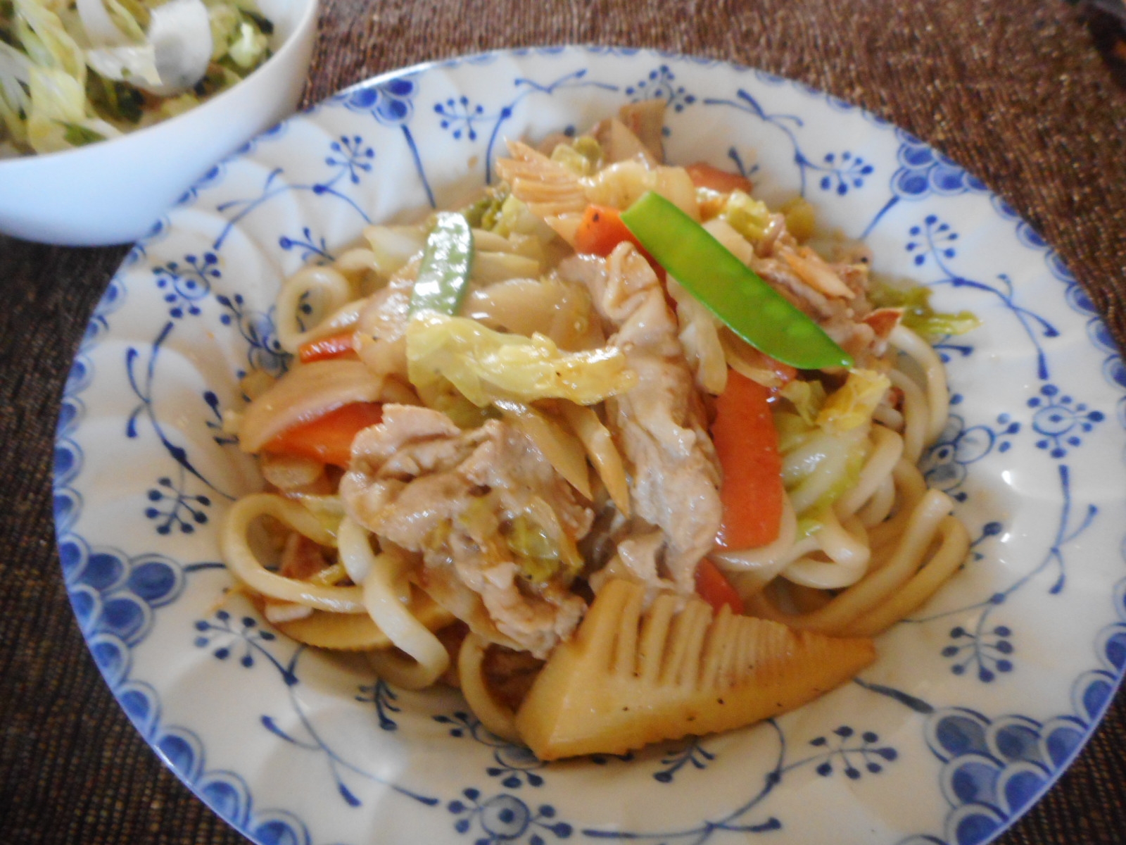 タケノコと絹さやとキャベツの焼うどん