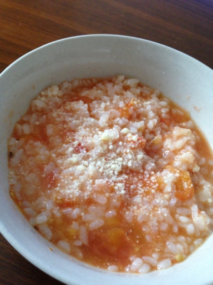 トマトをたくさん頂いたのでソースから作りました。
粉チーズとマッチして、熱かったけどお代りして食べてしまいました。