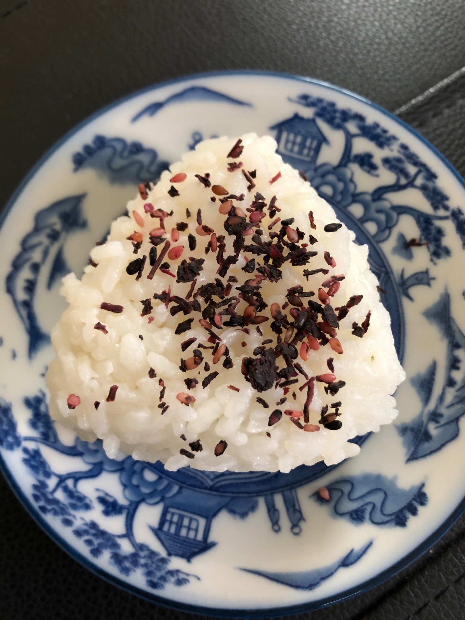 シーチキンマヨと梅紫蘇のおにぎり