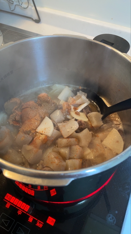 醤油味はよく作りますが、今回は味噌を使いたくて、作らせてもらいました。圧力鍋でほろほろトロトロで美味しかったです。味噌って結構入れるんですね。美味しかったです。