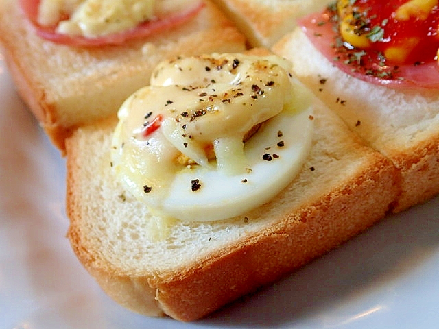 ミニトースト　ゆで卵&チーズ&タルタルペッパー