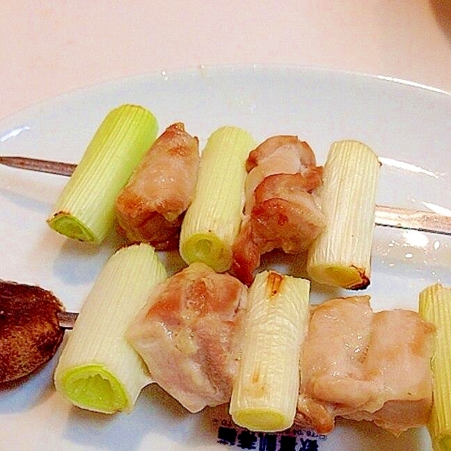 自分ちで焼き鳥や気分☆鶏もも肉と長ネギの串焼き