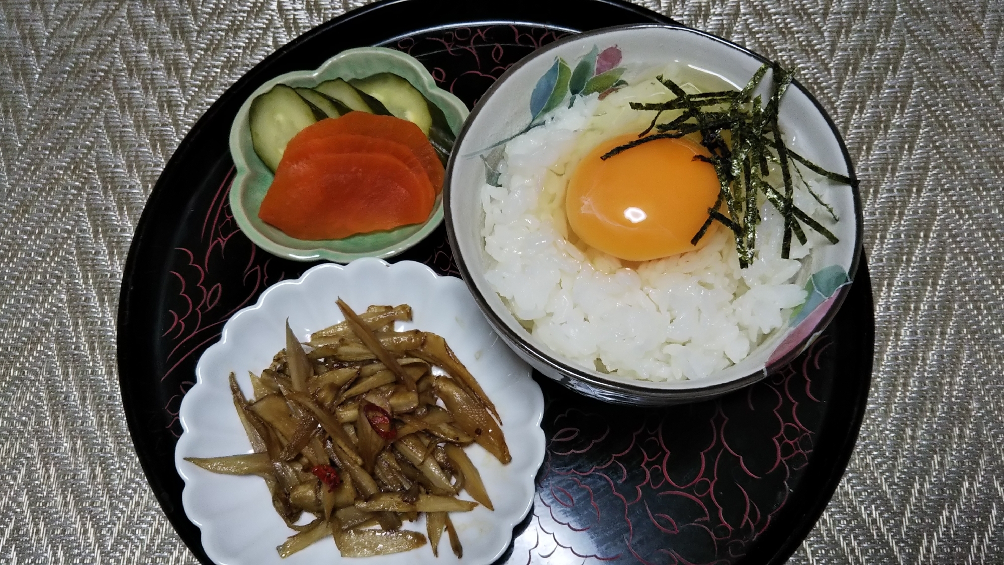 卵かけご飯と金平と漬物の朝食プレート☆