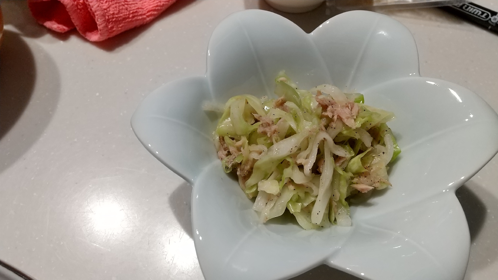 簡単に副菜！キャベツと大根のツナ缶詰和え