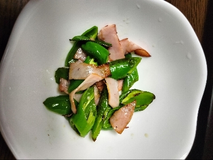 ピーマンとベーコンの炒め物