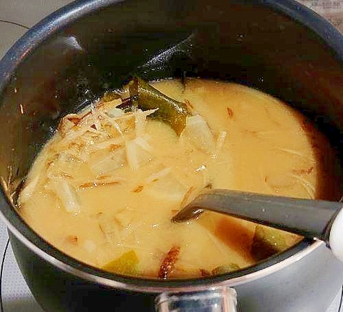 大根とごぼうの味噌汁