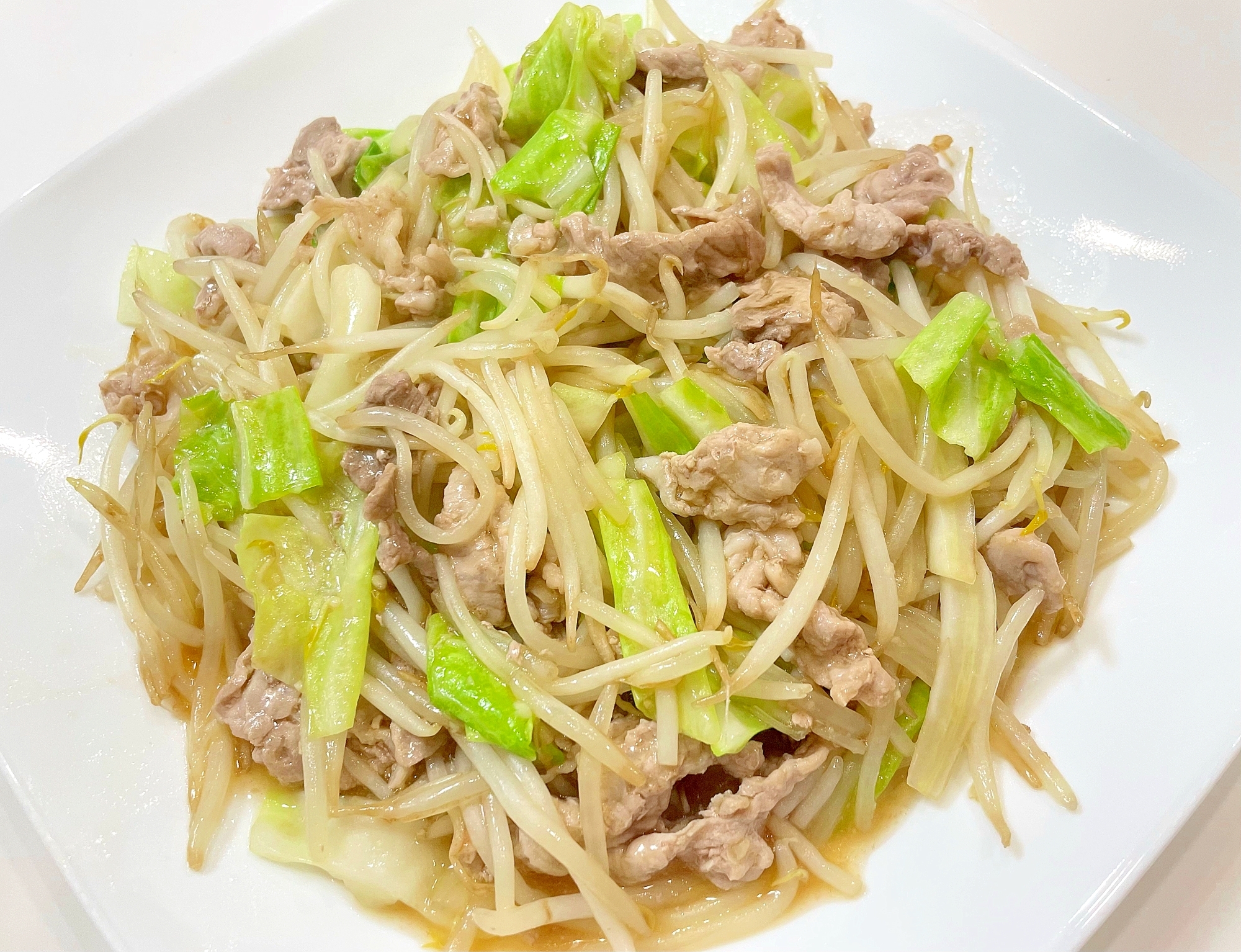 豚肉ともやしの生姜醤油炒め