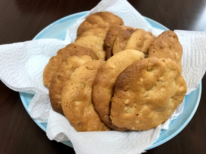 ミックスナッツのみですが、サクサクでとても美味しいです。
次はチョコレートを入れて作ってみます。