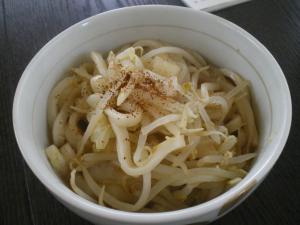 白菜ともやしの味噌生姜うどん