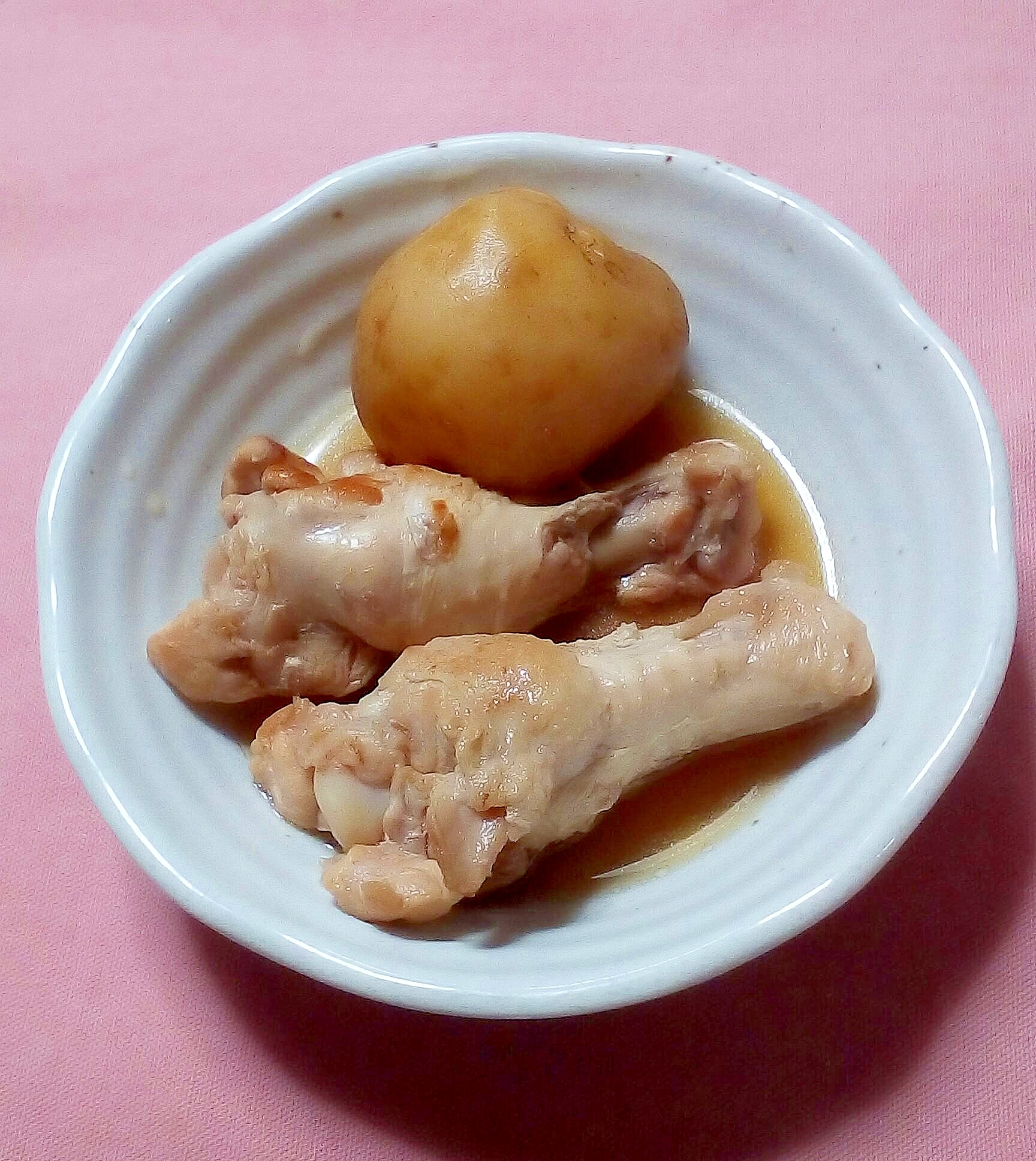 手羽元と皮つきじゃがいもの煮物