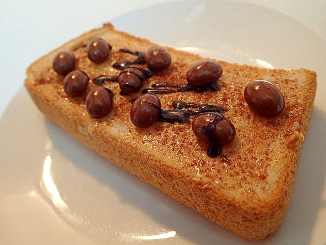 ピーナツクリームとコーヒービートとチョコのトースト