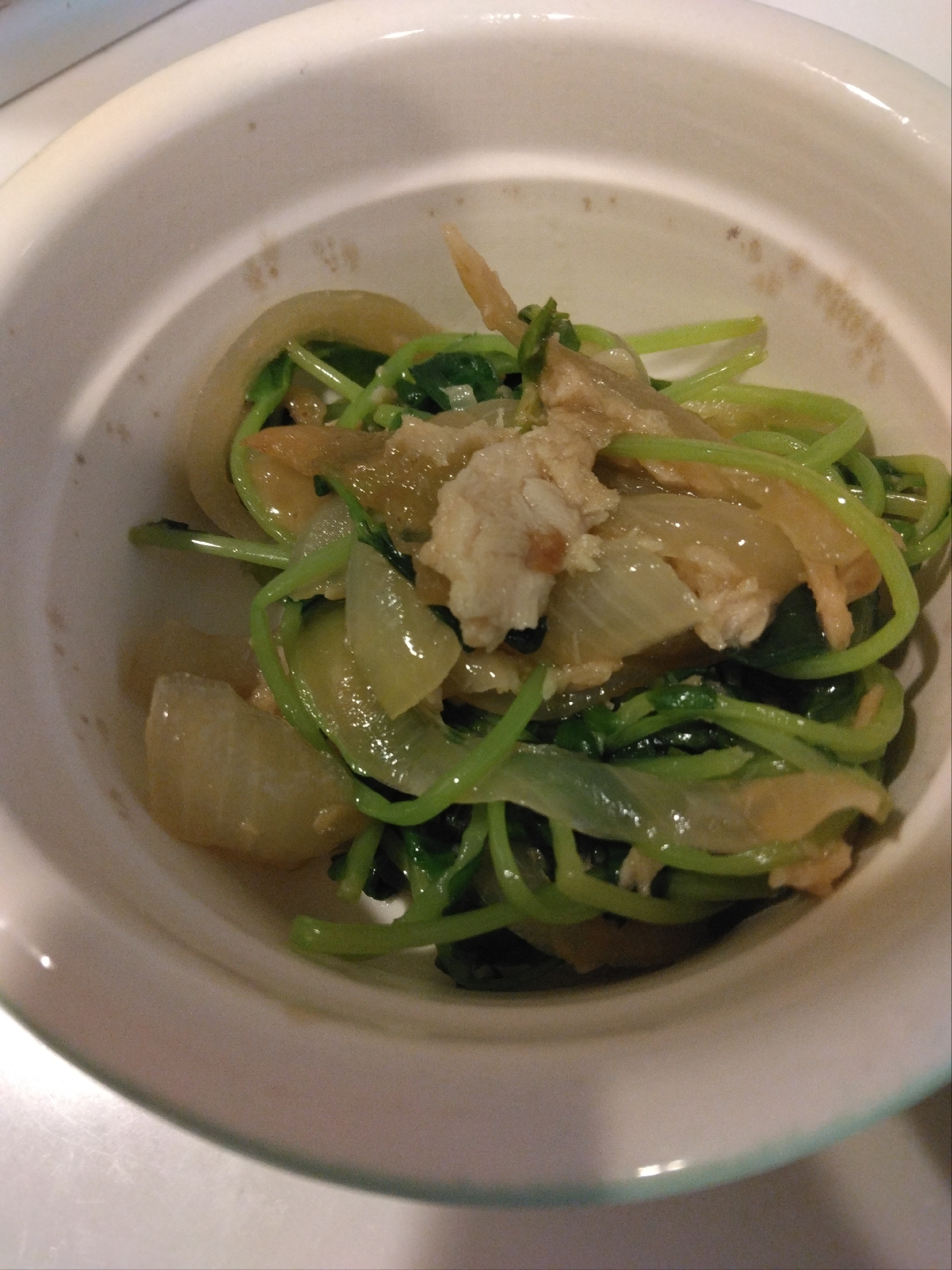 豆苗とツナの炒め物