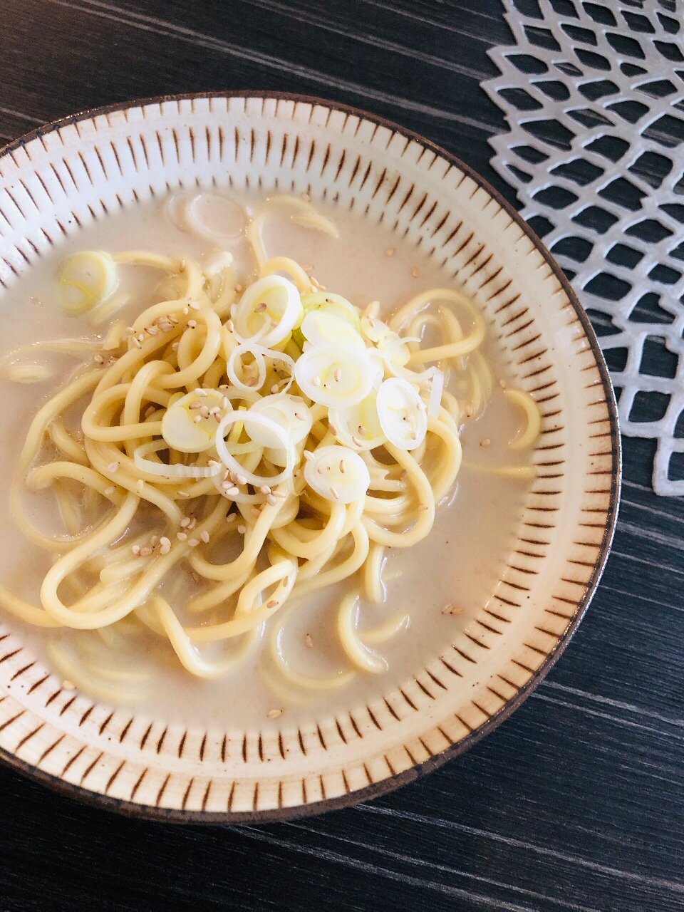 鶏茹で汁の活用☆中華風まろやか甘辛味噌の煮込み麺