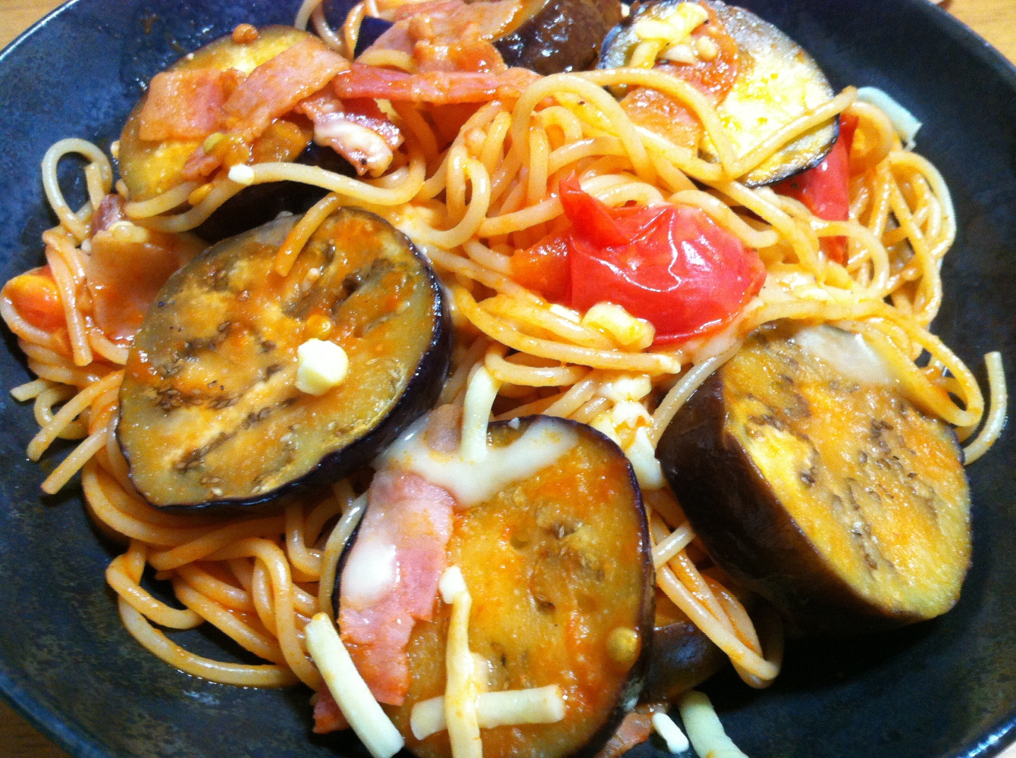 フレッシュトマトと茄子とベーコンのトマトパスタ