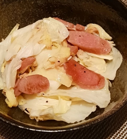 簡単節約！ウインナーとキャベツのガリバタ炒め