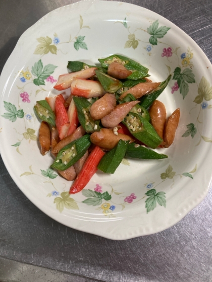 ごめんなさい。
平茸の代わりに全然関係ないオクラとカニカマ入れましてすみません。
バターとニンニクのお味がとってもおいしかったです。