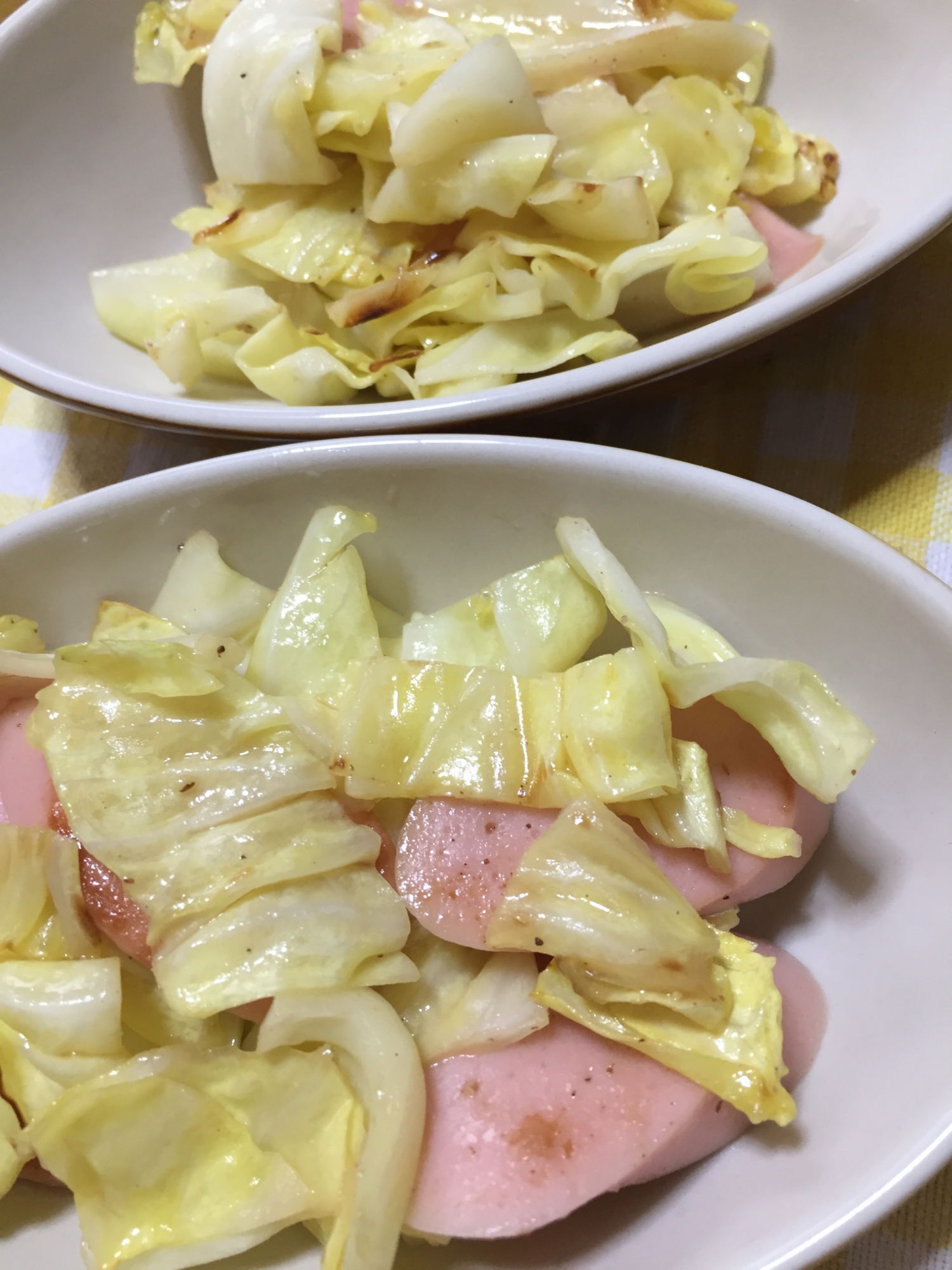 キャベツと魚肉ソーセージの炒め物