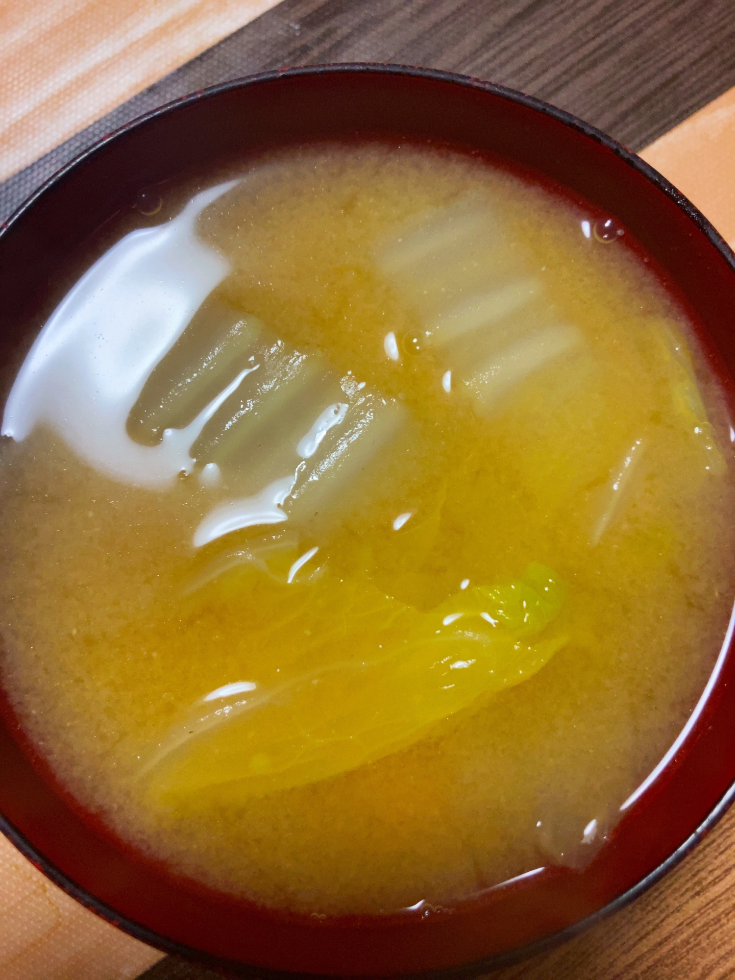 白菜となめ茸の味噌汁