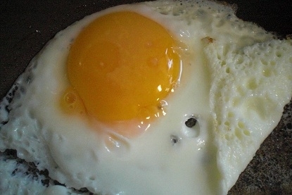 こんにちは・・・・・・・
美味しい半熟卵が焼けました。
うれし～～～い！
ごちそうさまでした。
(*^_^*)