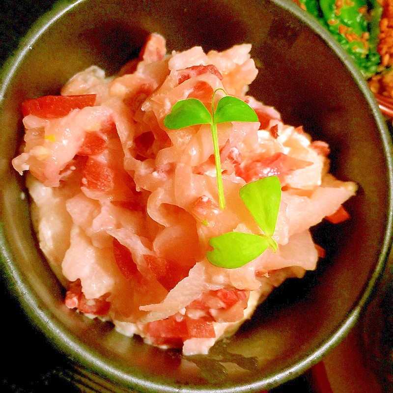 カリカリ梅と甘酢生姜の薄桃クリチー冬瓜サラダ