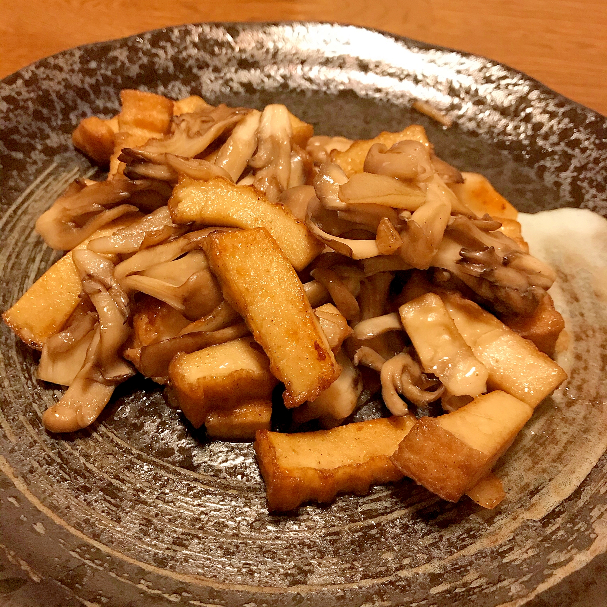 肉を使わずヘルシー☆厚揚げと舞茸炒のめ物