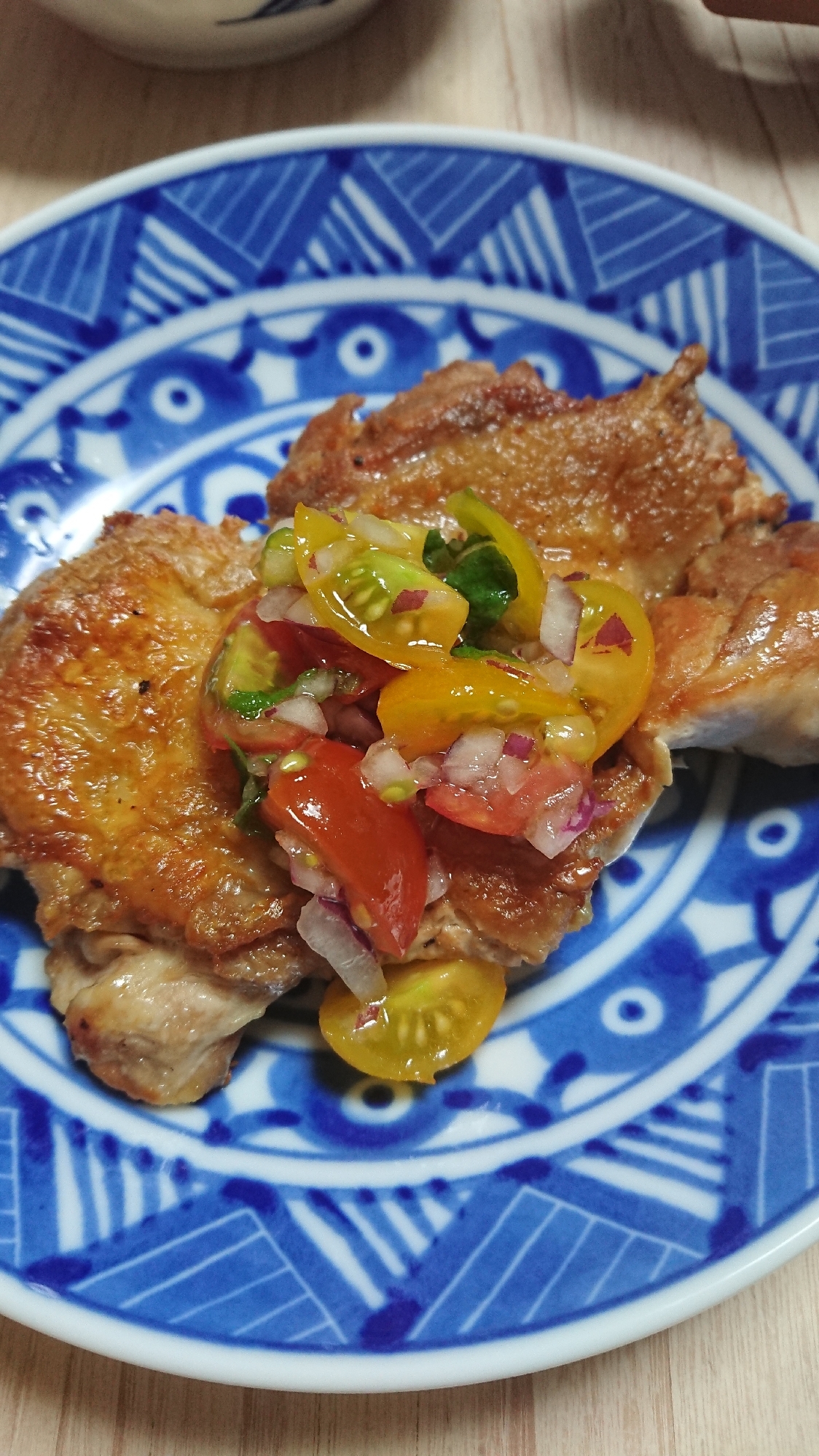 カリカリチキンと香味野菜とトマトのソース♡