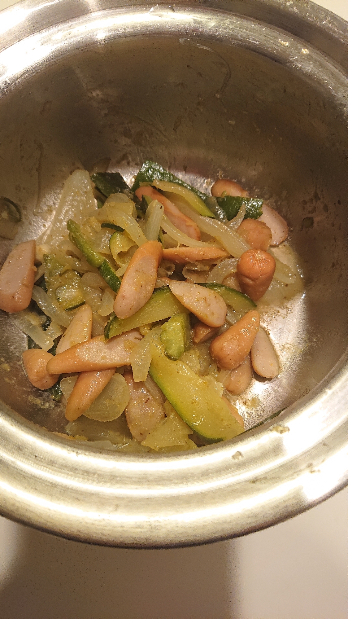 《夏野菜》ズッキーニとソーセージのグリーンカレー煮
