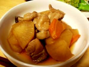 味をたっぷり染み込ませて♪大根と鶏肉の煮物
