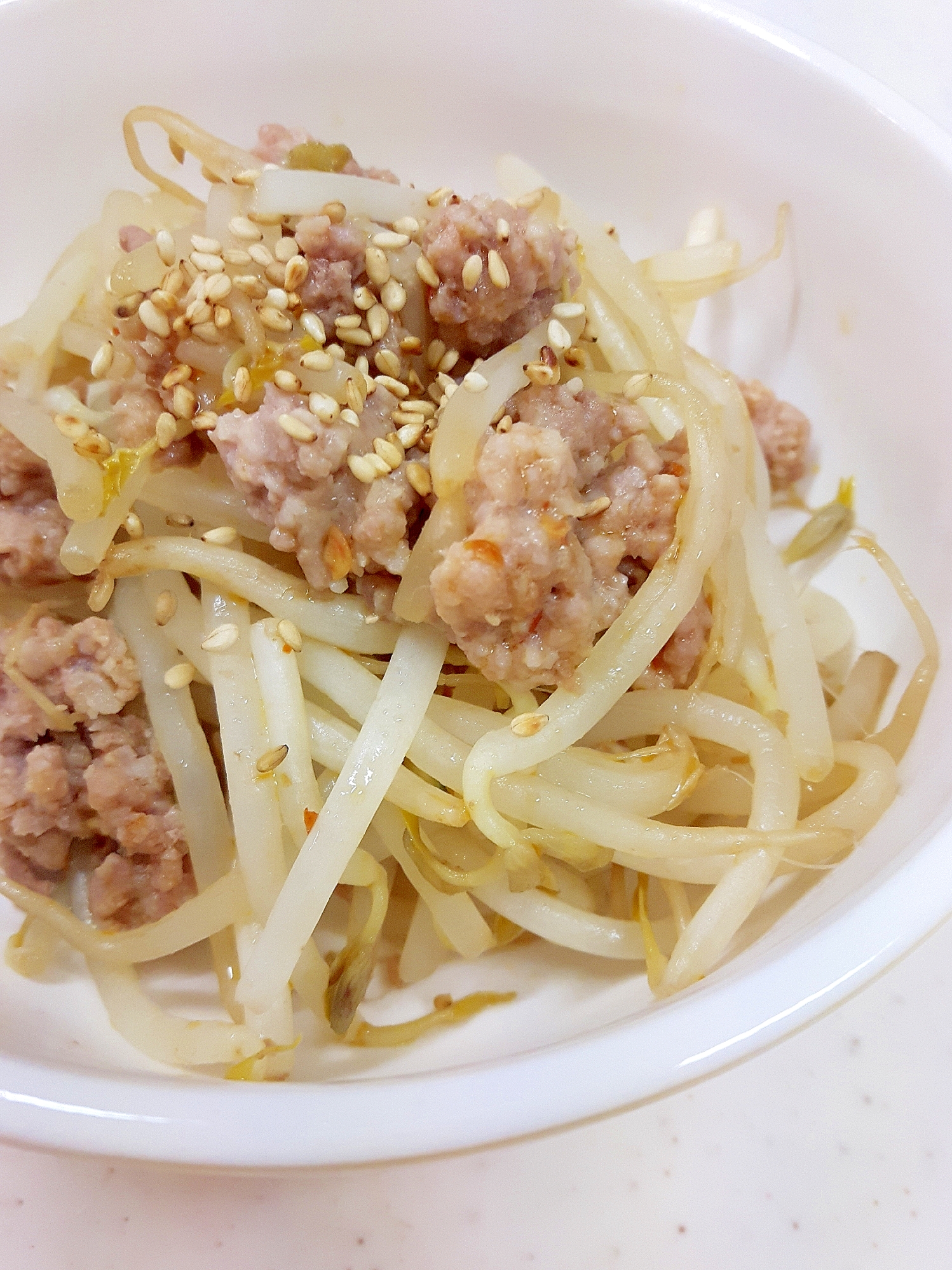 電子レンジで(^^)豚ひき肉ともやしのピリ辛蒸し♪