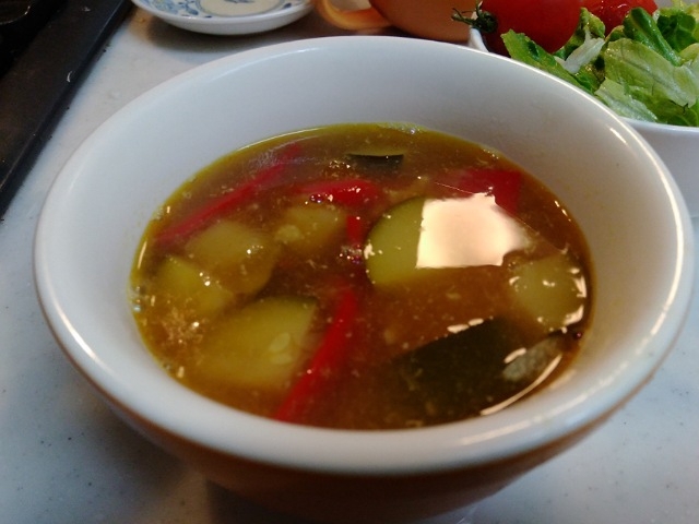 ズッキーニと赤ピーマンの夏野菜スープカレー
