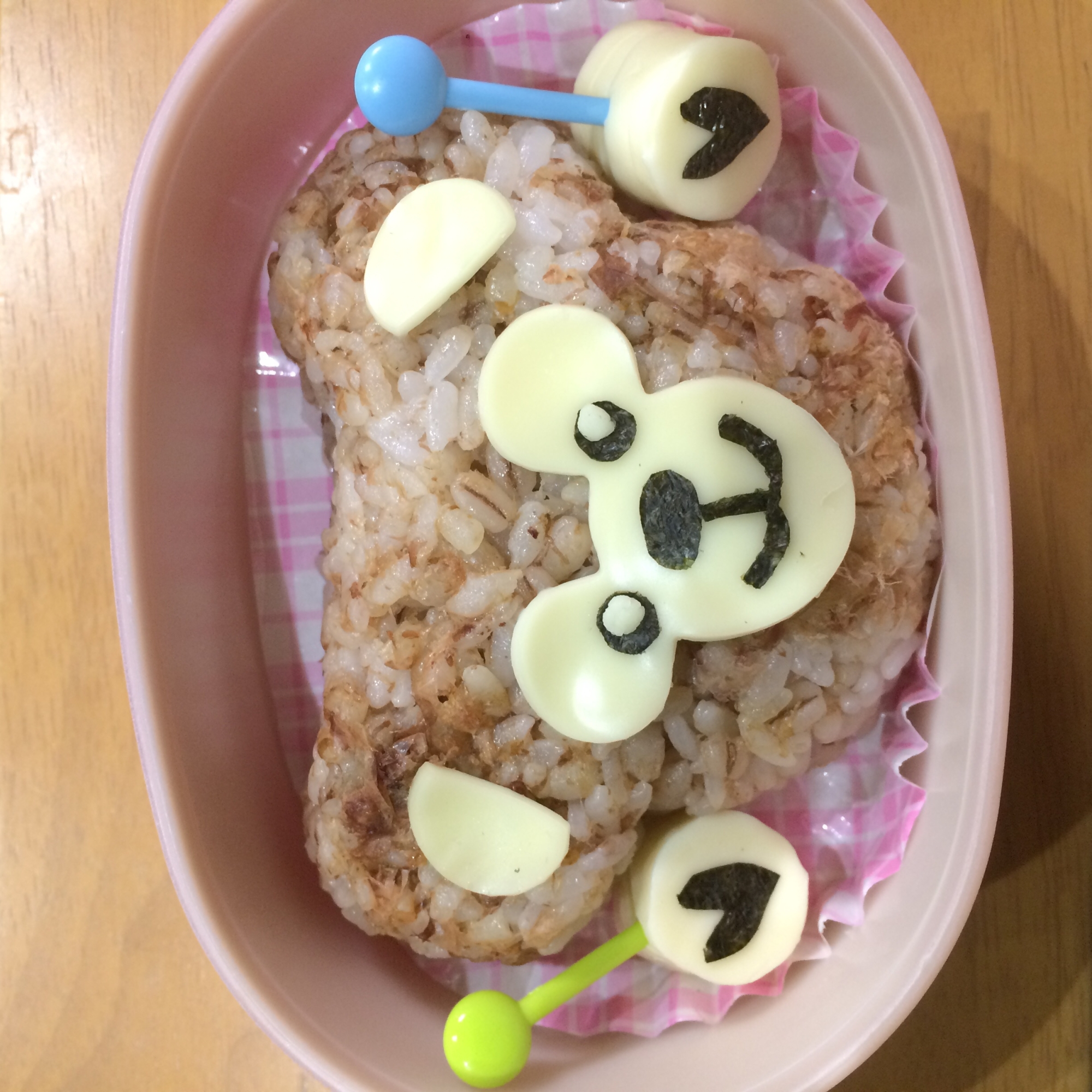 100円ショップのクッキー型で☆キャラ弁ダッフィー