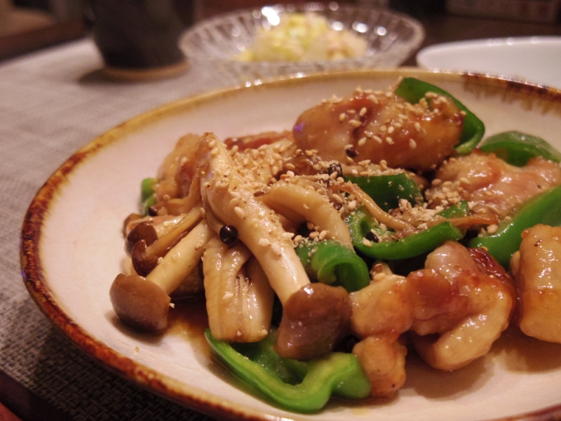 鶏肉とピーマンとしめじの炒め物